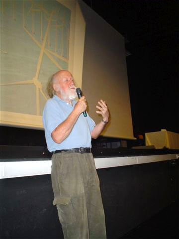 Photo : Hubert Reeves lors de sa conférence